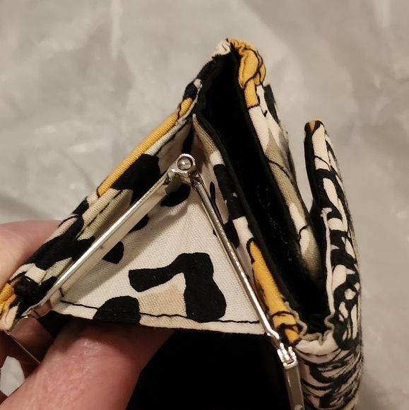 Vera Bradley Quilted Snap Lock Bi-Fold Wallet 5 X 3.5 - Picture 13 of 13